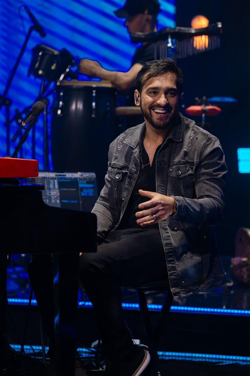 Daniel Silveira jaqueta jeans